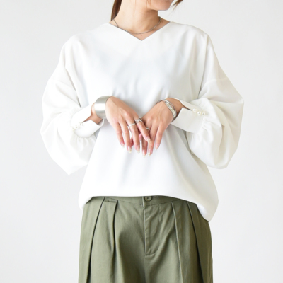 梨地袖口パールボタンプルオーバー M L 【メール便対応可