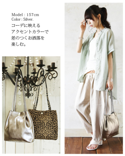【PARFOIS】ロングストラップ付き ミニトートバッグ 227019 Tote bag with wool pendant Black | Parfois
